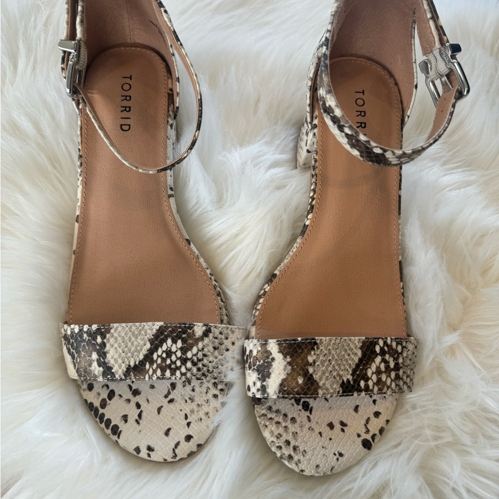 Torrid Ankle Strap Sandals Python Size 9 Nwt - image 4